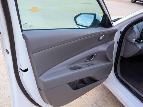 New 2026 Hyundai Elantra SE FWD image 11