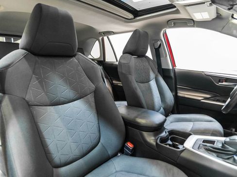 Used 2019 Toyota RAV4 XLE w/ Convenience Package AWD/4WD image 15