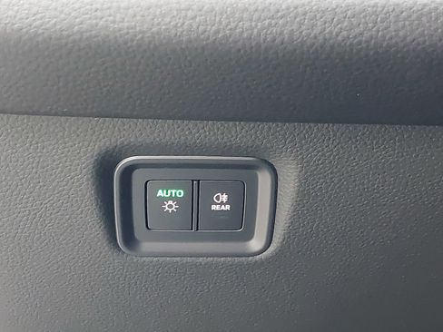 Certified 2025 Porsche Cayenne Coupe image 28