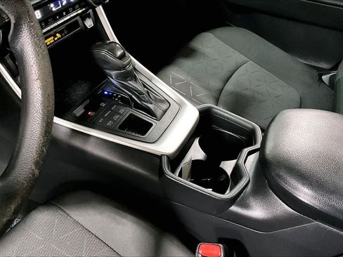 Used 2021 Toyota RAV4 XLE AWD/4WD image 17