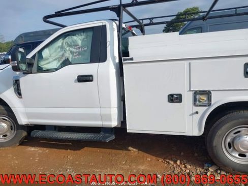 Used 2022 Ford F250 XL w/ Power Equipment Group image 6