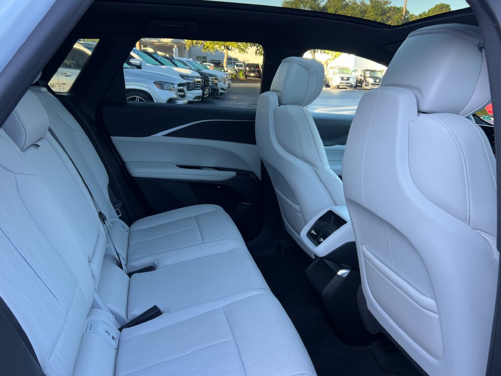 Used 2025 Cadillac Lyriq Luxury RWD image 15