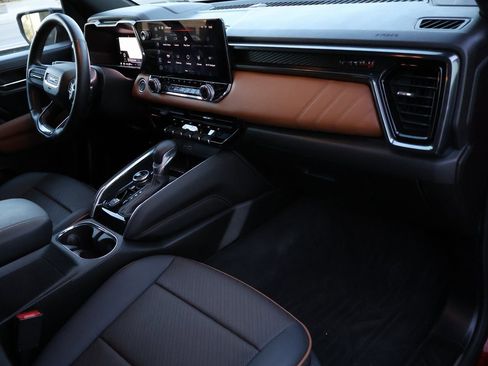 Used 2024 GMC Canyon AT4 w/ AT4 Premium Package image 10