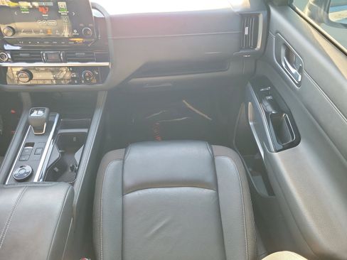 Certified 2024 Nissan Pathfinder SL image 20