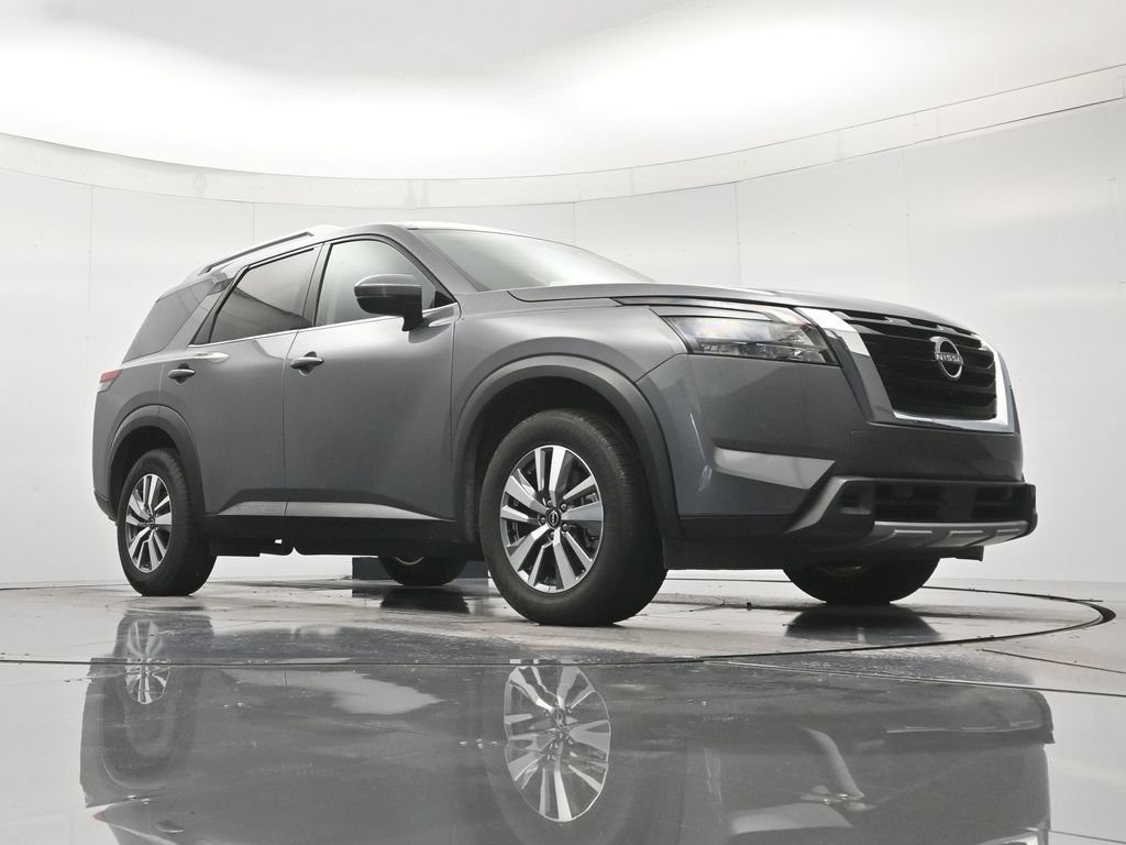 Used 2025 Nissan Pathfinder SL AWD/4WD image 39