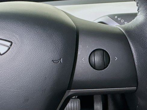 Used 2020 Tesla Model Y Long Range image 17