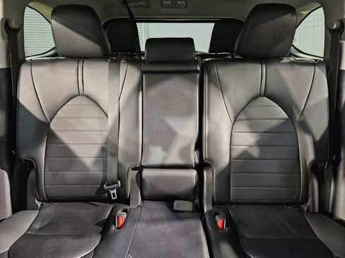 Certified 2025 Toyota Highlander XLE image 13