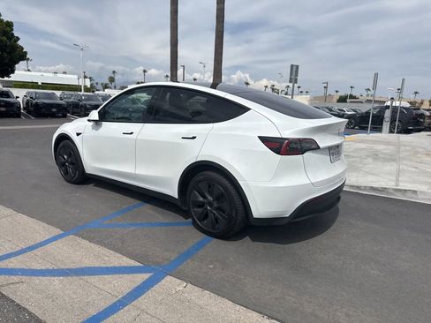 Used 2024 Tesla Model Y Long Range image 15