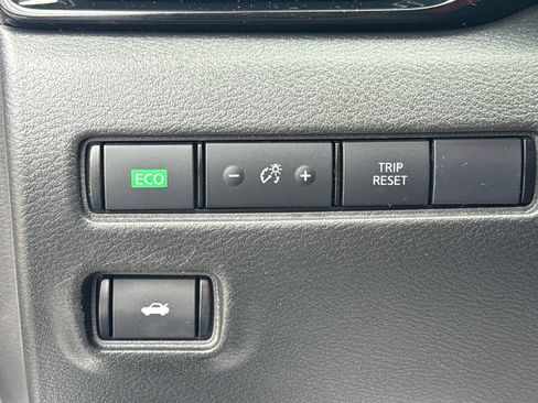 Used 2023 Nissan Sentra SR w/ Midnight Edition Package FWD image 31