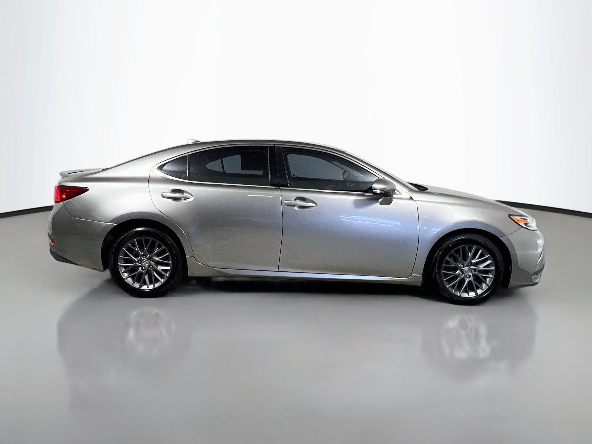 Used 2018 Lexus ES 350 w/ Premier Package FWD image 3