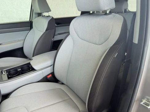 Used 2021 Hyundai Palisade SE FWD image 2
