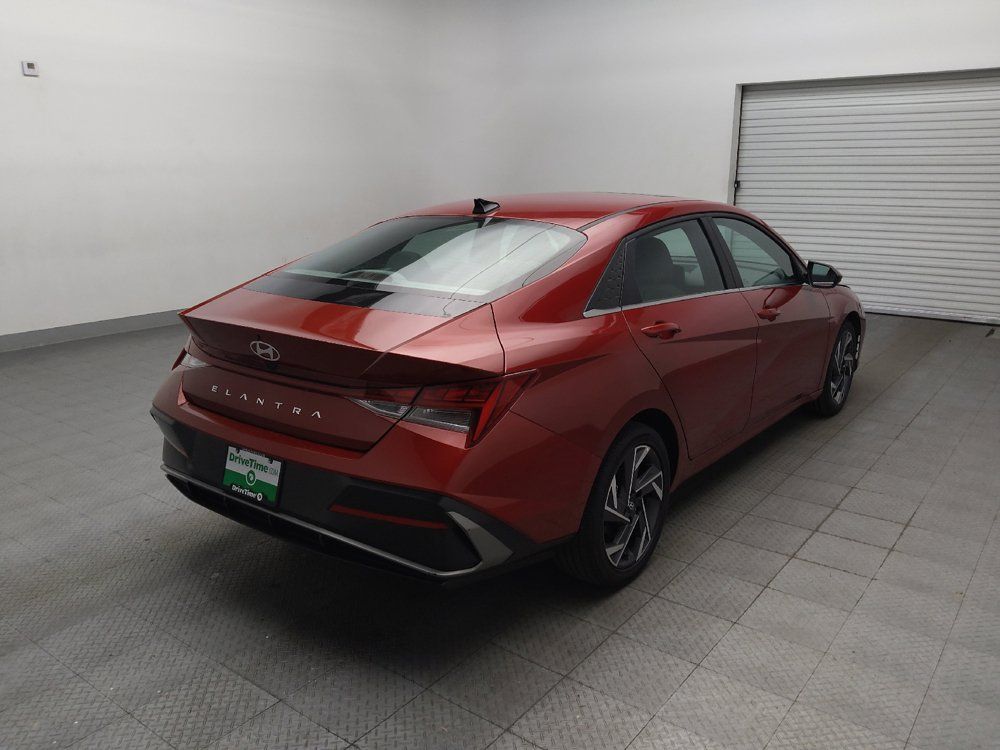 Used 2025 Hyundai Elantra SEL FWD image 9