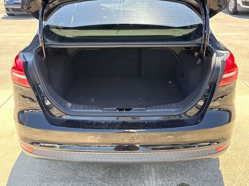 Used 2018 Ford Focus SE FWD image 29