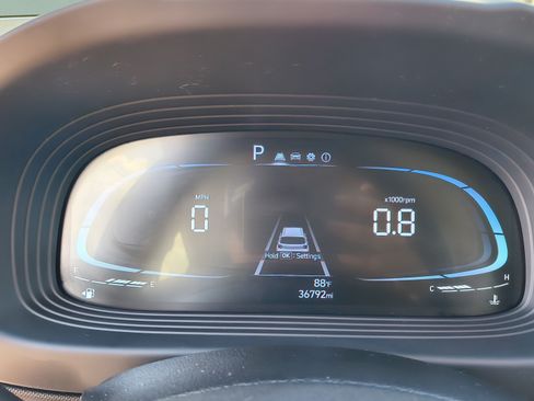 Used 2024 Hyundai Venue SEL FWD image 31