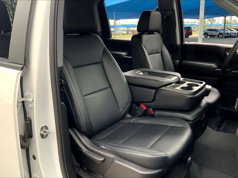 Used 2024 Chevrolet Silverado 2500 Custom w/ Custom Convenience Package image 9