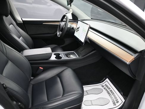 Used 2023 Tesla Model Y Long Range AWD/4WD image 31