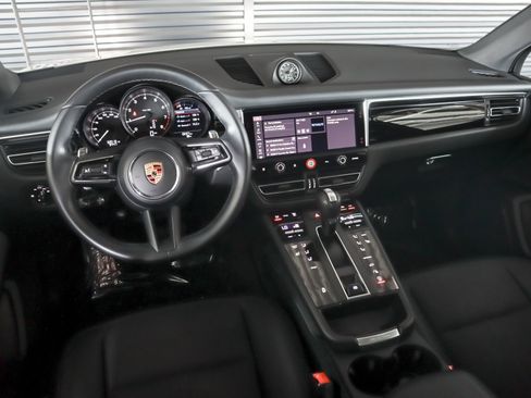 Certified 2023 Porsche Macan AWD/4WD image 16