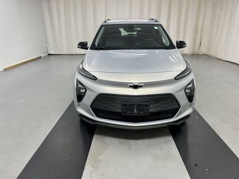Used 2022 Chevrolet Bolt EUV LT w/ Convenience Package FWD image 3