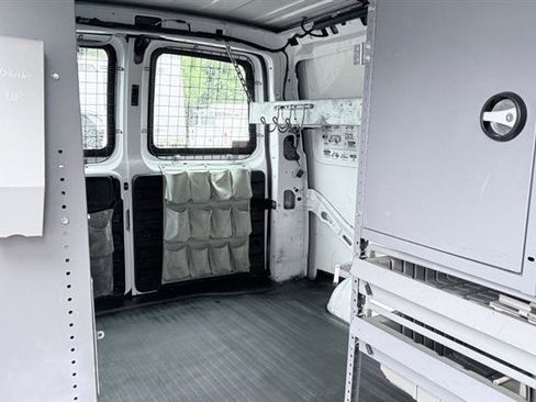 Used 2011 Chevrolet Express 2500 RWD image 34