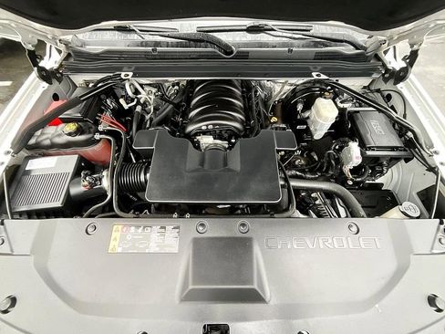 Used 2017 Chevrolet Suburban Premier image 3