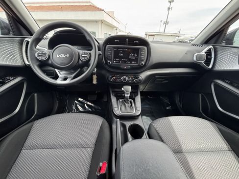 Used 2025 Kia Soul LX w/ LX Technology Package image 32