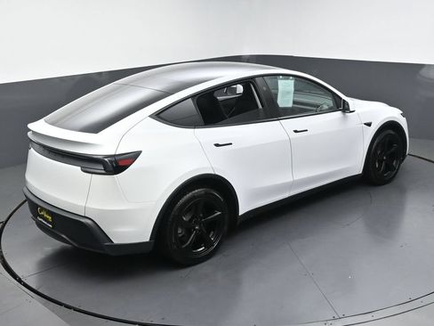 Used 2026 Tesla Model Y AWD image 38