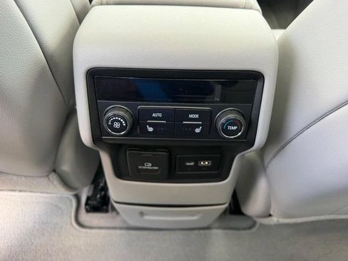 Used 2021 GMC Acadia SLT w/ Preferred Package FWD image 11