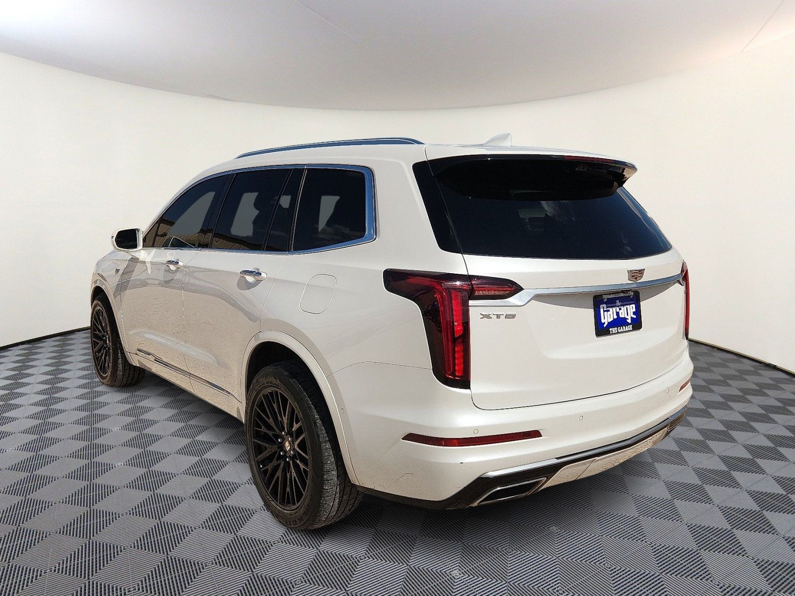 Used 2020 Cadillac XT6 Premium Luxury FWD image 3