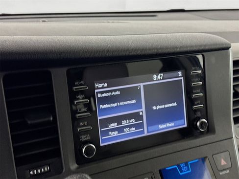 Used 2018 Toyota Sienna L image 13