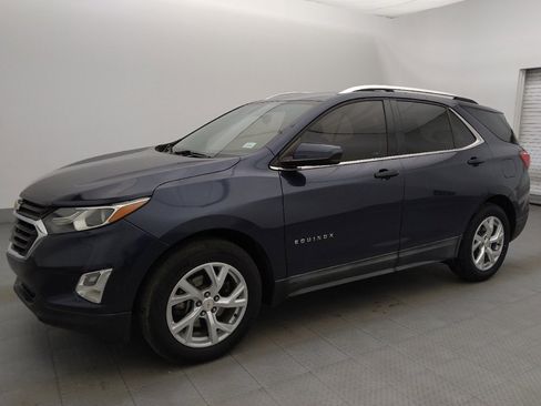 Used 2018 Chevrolet Equinox LT image 2