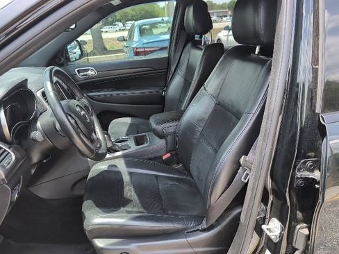Used 2018 Jeep Grand Cherokee Altitude RWD image 9