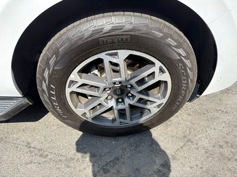 Used 2025 Ford Expedition Active AWD/4WD image 16