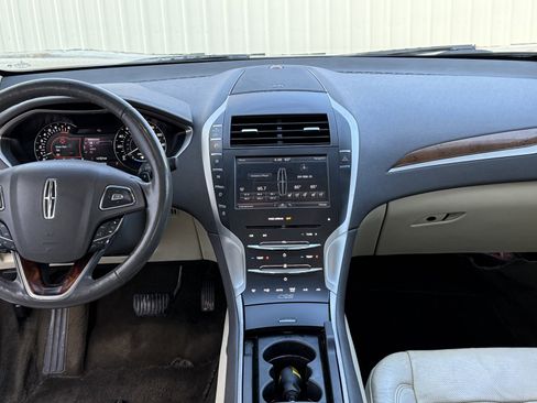 Used 2014 Lincoln MKZ 4dr Sdn AWD image 23