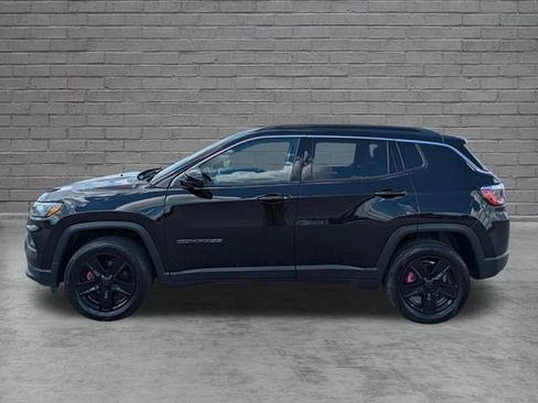 Used 2022 Jeep Compass Latitude w/ Sun and Sound Group AWD/4WD image 2