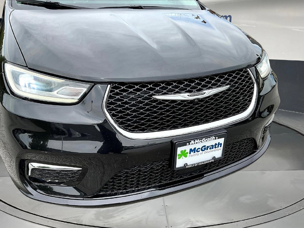 Used 2023 Chrysler Pacifica Touring-L FWD image 34