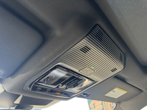 Used 2025 Volkswagen Tiguan SE R-Line image 18