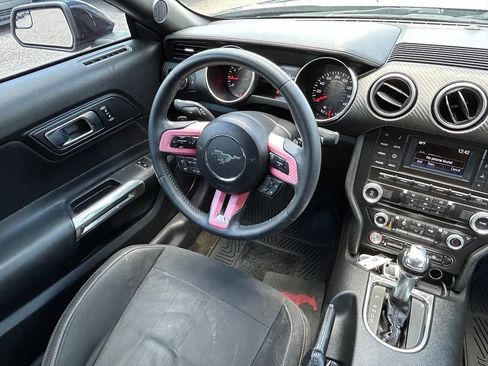 Used 2018 Ford Mustang Coupe RWD image 9
