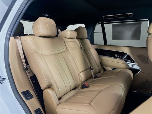 New 2025 Land Rover Range Rover Long Wheelbase SE image 27