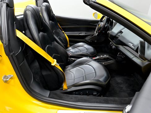 Used 2017 Ferrari 488 Spider RWD image 36