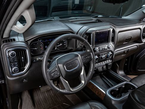 Used 2023 GMC Sierra 2500 Denali w/ Denali Black Diamond Edition AWD/4WD image 16