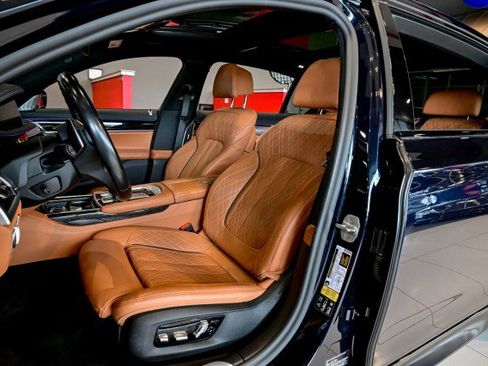 Used 2022 BMW 750i xDrive w/ Luxury Rear Seating Package AWD/4WD image 18