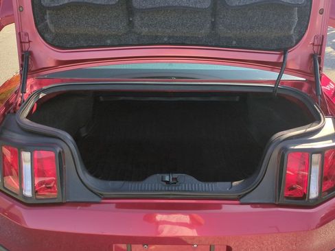 Used 2010 Ford Mustang GT Premium RWD image 30