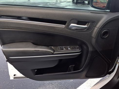 Used 2023 Chrysler 300 Touring L image 17