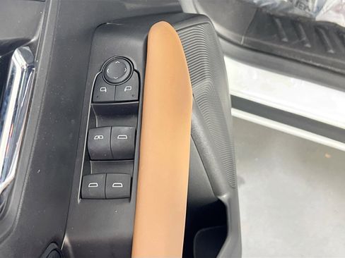 Used 2024 GMC Canyon AT4 w/ Technology Package image 17