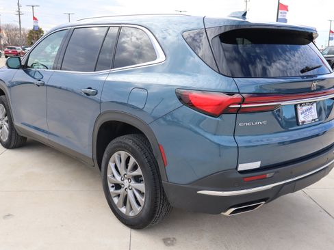Used 2025 Buick Enclave Preferred image 7