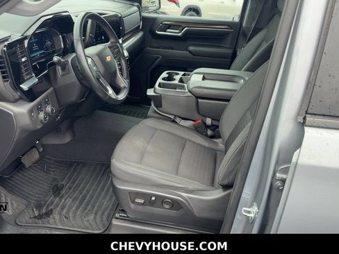 Used 2023 Chevrolet Silverado 1500 LT w/ Convenience Package II AWD/4WD image 9