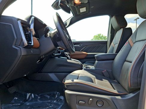 Used 2023 GMC Canyon AT4 w/ AT4 Premium Package AWD/4WD image 11