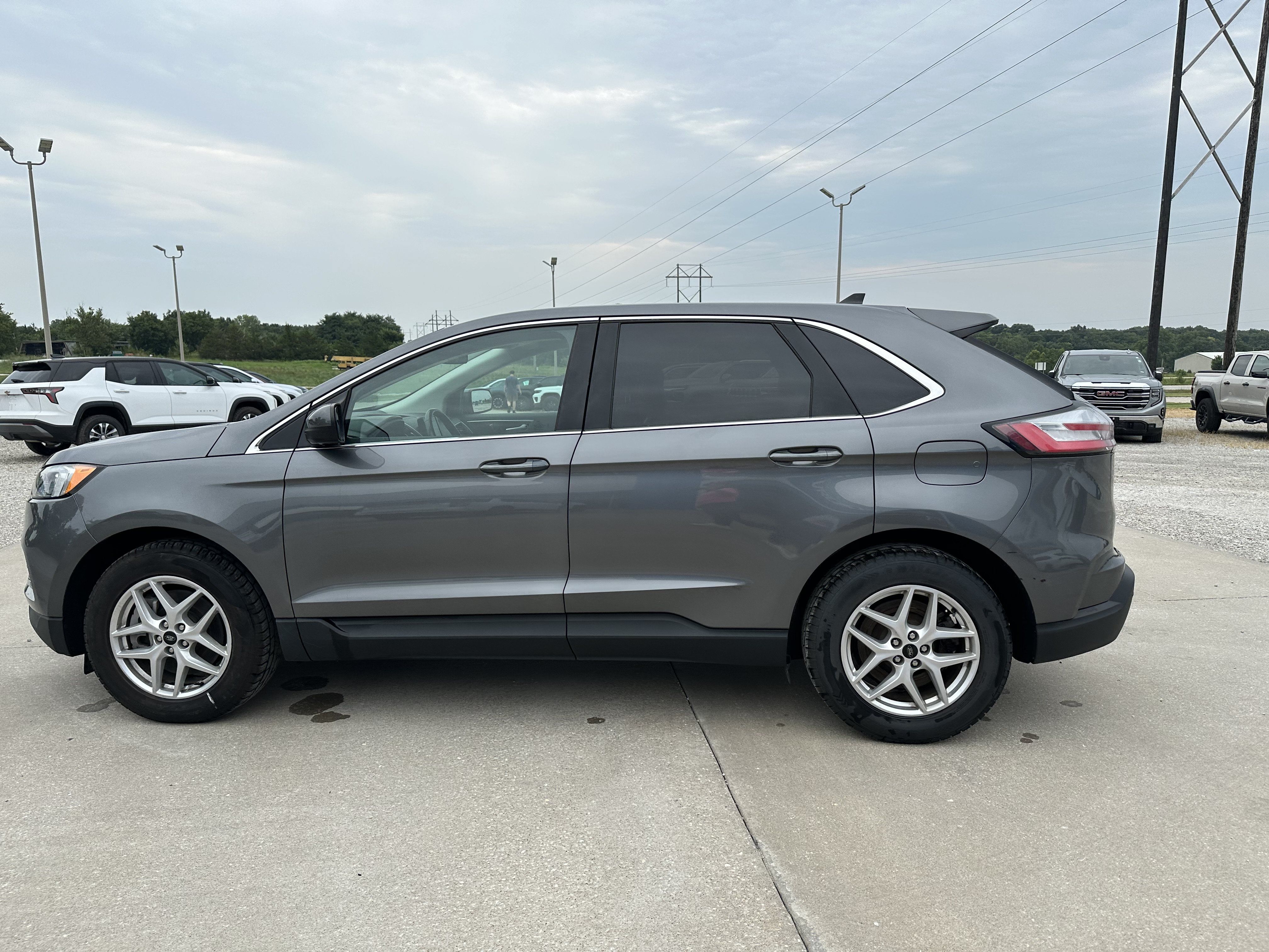 Used 2024 Ford Edge SEL AWD/4WD image 6
