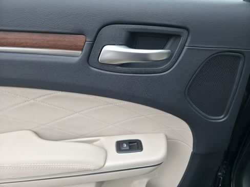 Used 2016 Chrysler 300 C Platinum w/ Safetytec Plus Group image 26