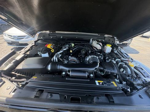 Used 2022 Jeep Gladiator Sport AWD/4WD image 25